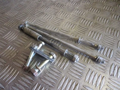 PLACAS DE MONTAJE MOTOR YAMAHA RD250 RD350 PERNOS ECT VER DESCRIPCIÓN Foto 1 de 4