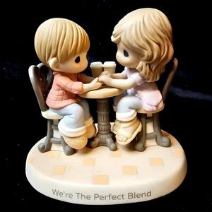 Precious Moments "We're the Perfect Blend" Paar Kaffee Date Night #181040 NEU - Bild 1 von 16