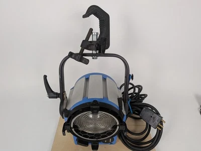 Arri T1 Location Fresnel, 1000 Watts, with Clamp Mount No Lamp Untested - image 1 of 4