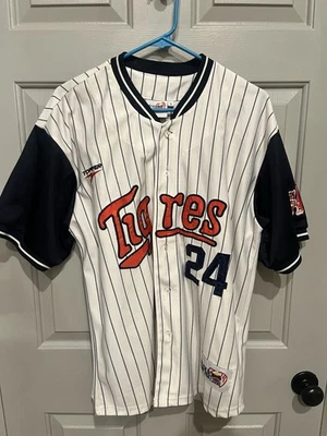 Camiseta DE COLECCIÓN MIGUEL CABRERA Tigres Liga Venezolana de Béisbol Profesional (LVBP) Foto 1 de 4