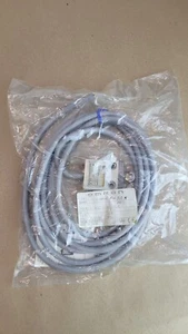 Interruptor de límite de émbolo de rodillo Omron D4C-3202 con cable - Imagen 1 de 3