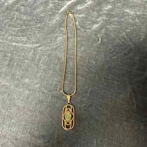 VTG Necklace with Green Stone Pendant - Picture 1 of 4