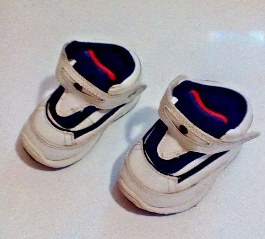 Zapatos de baloncesto Kid Connection Hi Top blancos azul marino rojo niño infantil talla 2  Foto 1 de 4