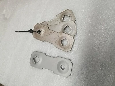 Blazer NOS 4 peças GM 4X4 manilhas de mola folha frontal 73-87 Chevy GMC Trucks K10 K20 - Imagem 1 de 4