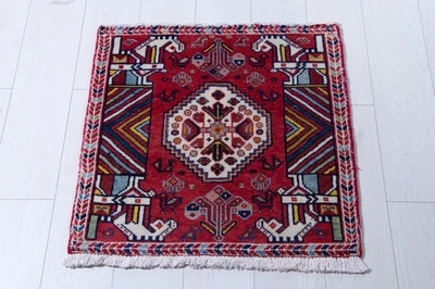 Par de mini alfombras tribales vintage anudadas a mano de 2'x 2' Foto 1 de 4