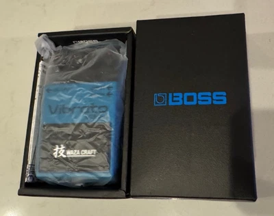 Pedal de efectos vibrato para guitarra artesanal Boss VB-2W Waza ¡en perfecto estado en caja! Foto 1 de 4