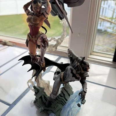 Libro de historietas estatua Injustice Gods Among US edición coleccionista SIN juego RARO Foto 1 de 4