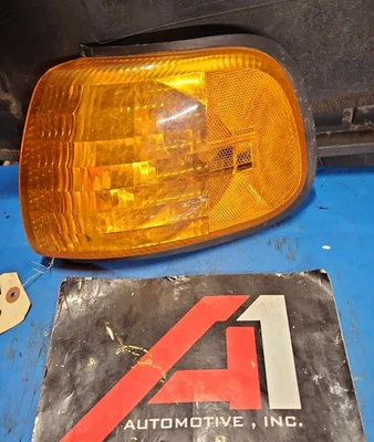 98-03 DODGE VAN 1500 SERIES Left Parking Lamp/Turning Signal Driver Side Lh OEM - Изображение 1 из 4
