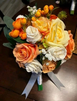 NUEVO Novia Boutique Naranjas, Colores Blancos Novia 12", Hecho en EE. UU., Flores de Seda Foto 1 de 4