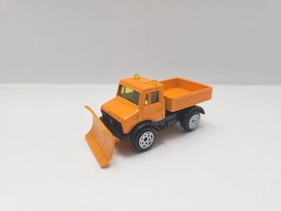 SIKU Super Serie #0821 Mercedes-Benz Unimog con quitanieves  Foto 1 de 4