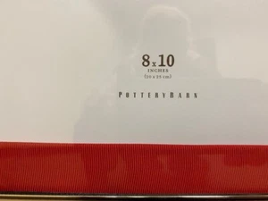 NUEVO Caballete de mesa Pottery Barn rico rojo grosgrain plateado marco trasero 8x10" nuevo con etiquetas - Imagen 1 de 5