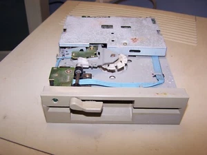 Unidad de disquete Chinon 1,2 MB 5,25 modelo FR-506 - garantizada para funcionar - Imagen 1 de 2