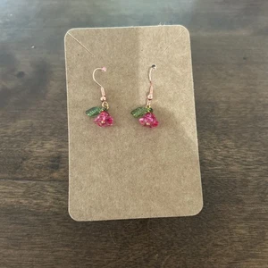 Glass Dark Pink Lilly Dangle Earrings Copper Earwires - Picture 1 of 4