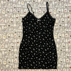 Bodycon Minikleid mit Blumenmuster - Bild 1 von 6