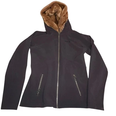 Chaqueta softshell con capucha de piel sintética larga mediana Marmot para mujer repelente al agua Foto 1 de 4