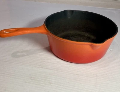 Sartén para salsa Le Creuset vintage naranja hierro fundido #20 con mango - sin tapa Foto 1 de 4