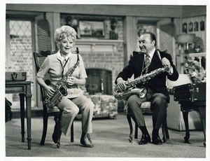 1971 CBS Press Photo Lucille Ball and Freddy Martin on Here's Lucy - Picture 1 of 3