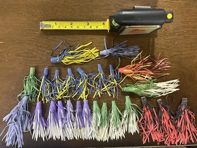 Lote de 25 faldas de goma vintage con plantilla de señuelo de pesca - tamaños y colores mixtos Foto 1 de 3