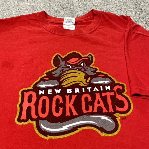 New Britain Rock Cats Shirt Men Large Red MiLB Baseball Minor League Retro Cover
