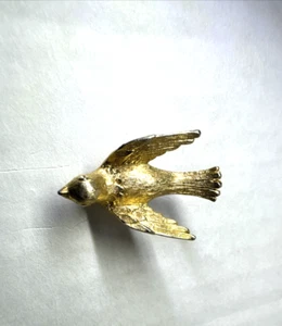 Vintage Avon Pin Brushed Gold Tone Bird Lapel Brooch Pin - Picture 1 of 5
