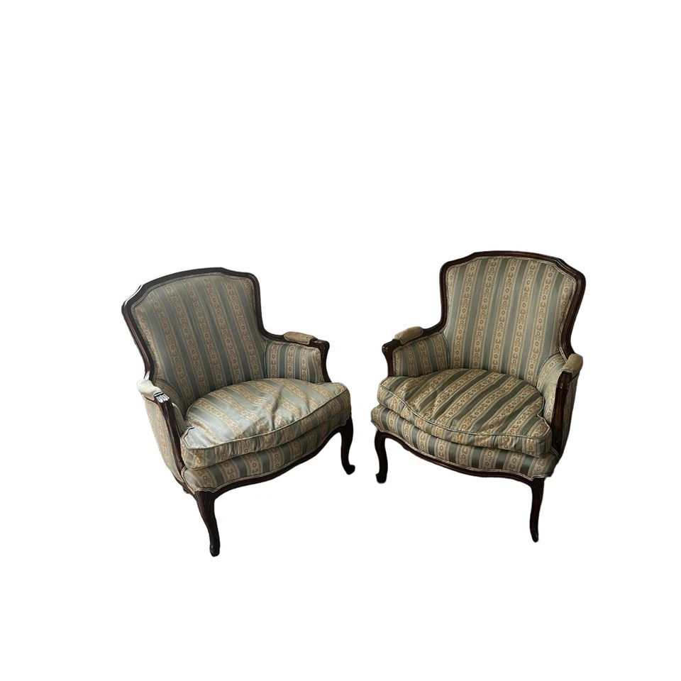Antiguo par de sillas Bergere francesas Luis XVI Foto 1 de 4