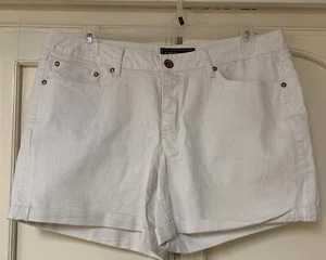 CATO Premium Women's Shorts 18W Mid-Rise White Cuffed NWOT! - Picture 1 of 4
