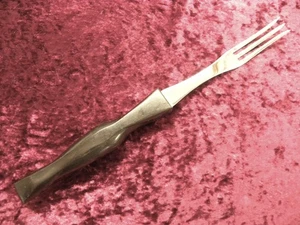 CUTCO 1726 JC 3-Tine Turning / Meat Fork Classic Brown Handle Olean NY USA - Picture 1 of 3