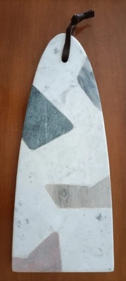 Tagliere da cucina in marmo Naturale, forma triangolare, Nuovo mai usato  - Immagine 1 di 3