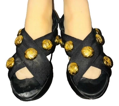 SANDALIAS PLANAS BURBERRY RUNWAY ACTONSHIRE ORO LOGO PLATAFORMA BOTONES NEGRAS TALLA 39.5 Foto 1 de 4