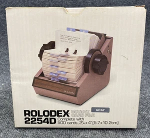 Tarjeta giratoria Rolodex 2254D de colección archivo gris 500 tarjetas NUEVA CAJA ABIERTA oficina retro - Imagen 1 de 12