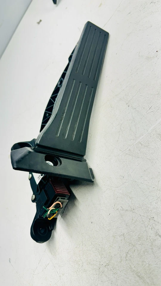 Acelerador de pedal de gasolina Hyundai Sonata 2011-2014 OEM 32700-3Q100 Foto 1 de 4