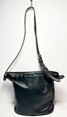 Early Coach BLACK SLIM BUCKET Shoulder Bag MADE IN UNITED STATES 0381-131 - Image 1 of 4