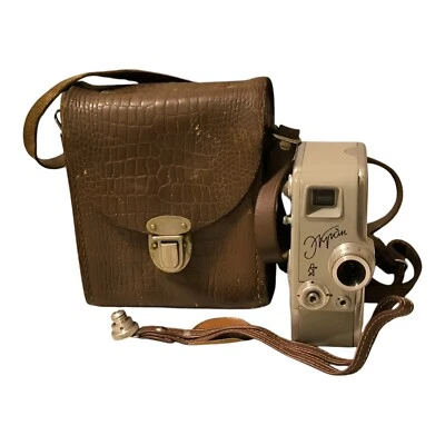 Ekran-1 - Vintage Soviet Russian 8mm Movie Camera, Great Condition, 1960s - Image 1 of 4