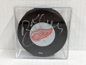 BRETT HULL BLUES WINGS STARS DETROIT - NHL HOCKEY PUCK Signed AUTOGRAPHED + Case - Picture 1 of 2