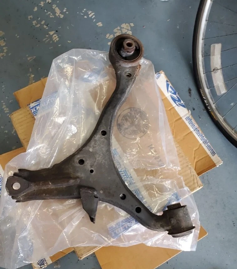02-05 HONDA CIVIC SI EP3 ACURA RSX - BRAZO DE CONTROL INFERIOR DELANTERO IZQUIERDO - OEM Foto 1 de 4