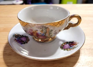 Vintage Teetasse & Untertasse mit viktorianischer Szene - Bild 1 von 3
