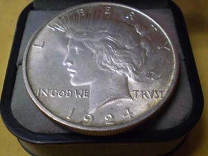 1924 United States Peace Silver Dollar $1 Coin (no Mint Mark) - Picture 1 of 2