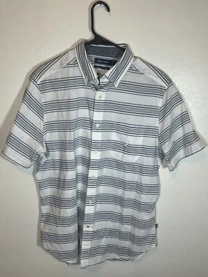 Camisa con botones Nautica para hombre talla mediana blanca a rayas azul calce clásico  Foto 1 de 3