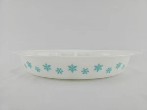 Pyrex 1 1/2 Quart Snowflake Divided Casserole Dish No Lid - Picture 1 of 6