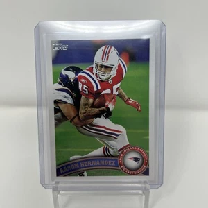 2011 AARON HERNANDEZ TOPPS NFL #158 BASE CARD NEW ENGLAND PATRIOTS GATORS - Picture 1 of 4