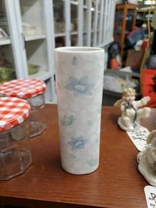 Vintage Otagiri Symphony 7" H x 2.25" Oval White Leaves Blue Flowers Vase