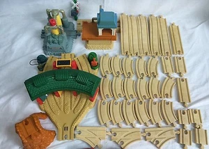 Lote de 67 piezas grandes Thomas & Friends The Tank Take Along vías de tren diecast - Imagen 1 de 12