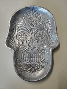 Bandeja para servir cara calavera Halloween aluminio fundido 12 X 8 X 1 pulgada - Imagen 1 de 9