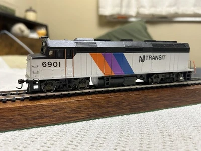 Locomotora diésel HO Bachmann Spectrum New Jersey Transit #6901 F40PH - (TAL CUAL) Foto 1 de 4