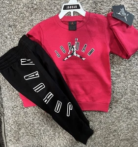 Neu kleines rotes Jungen 2-teiliges Nike Jordan Set Größe 4T - Bild 1 von 7