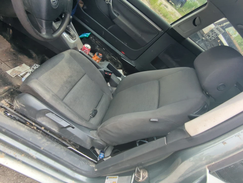 2006-2009 Volkswagen Rabbit Driver Front Seat Oem ZYV98 - Image 1 of 1