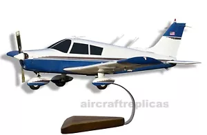 Piper PA-28-140 Cherokee N81PM Holzmodellflugzeug - Bild 1 von 1
