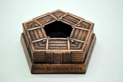 Réplica de metal en miniatura del Pentágono años 50 - 1er y Banco Nacional de Comerciantes Foto 1 de 4