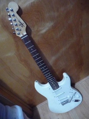 VINTAGE STRAT SQUIER 1997 BOM item - Imagem 1 de 4