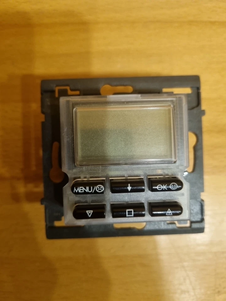 Legrand 84640 - Commande programmable Volets roulants - programmation horaire - Photo 1/2